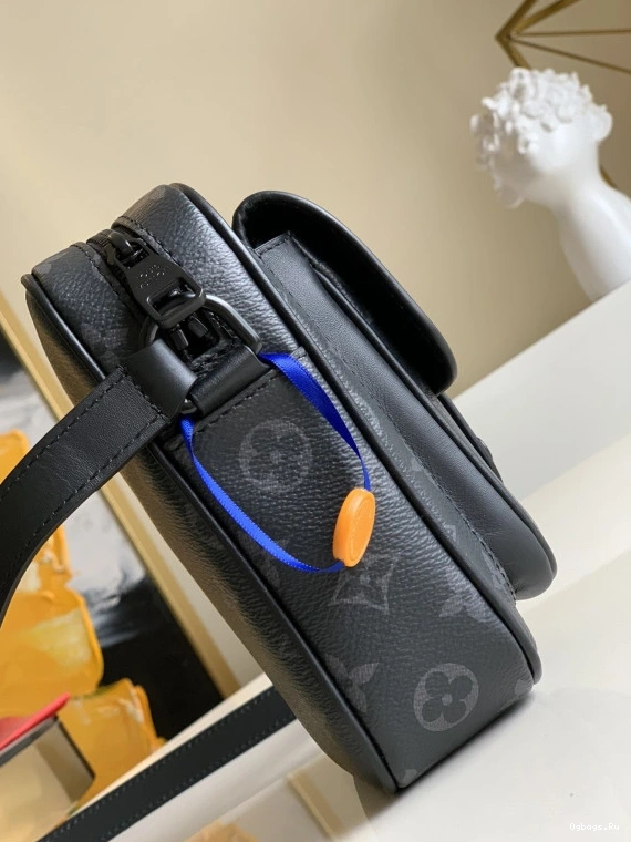 Christopher LOUIS Wearable Wallet VUITTON 1224